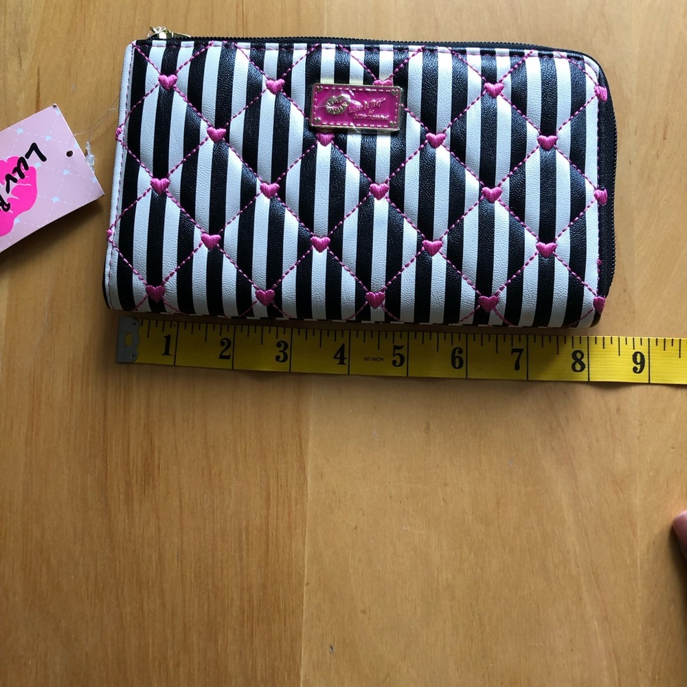 Betsey Johnson Black and White Striped Key Card Holder - Picture 7 of 8